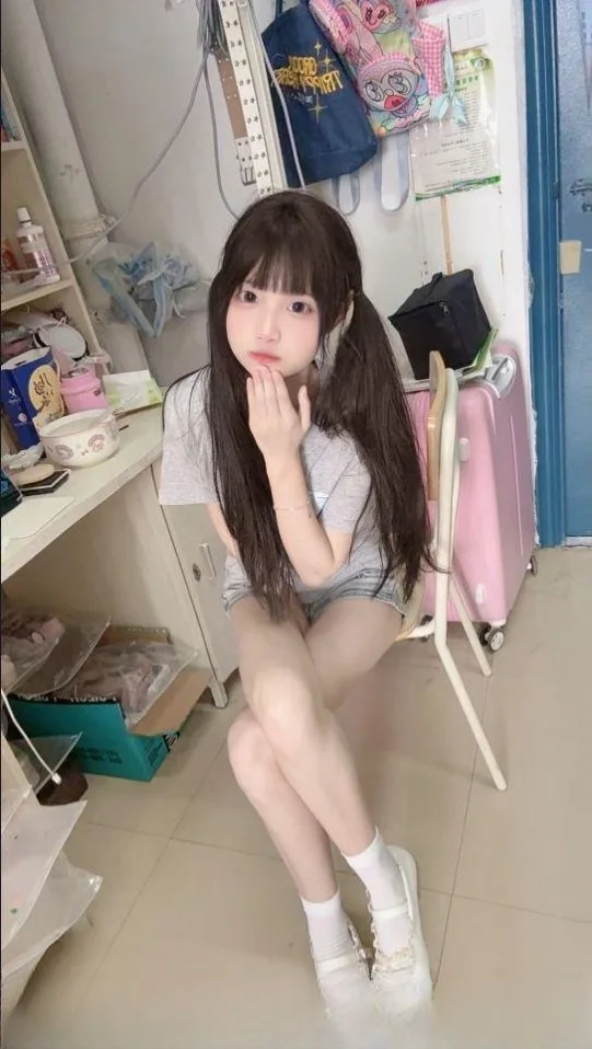 水嫩马尾辫学妹少女 图 2