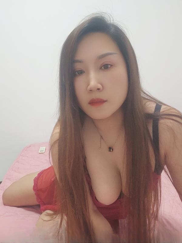 梅花园性感少妇 图 2