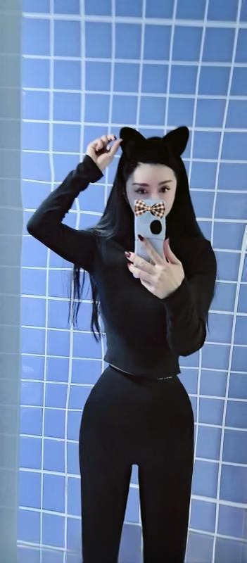 大胸翘臀御姐 图 3