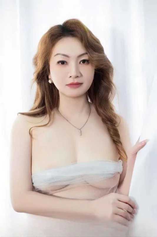 大奶服务型少妇 图 2