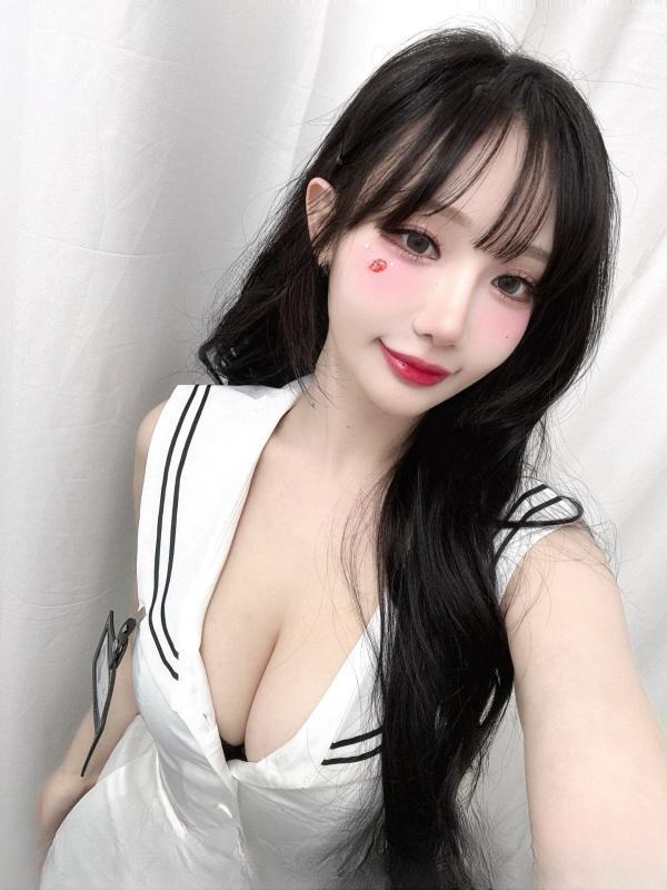 小店纯欲嫩妹夏初