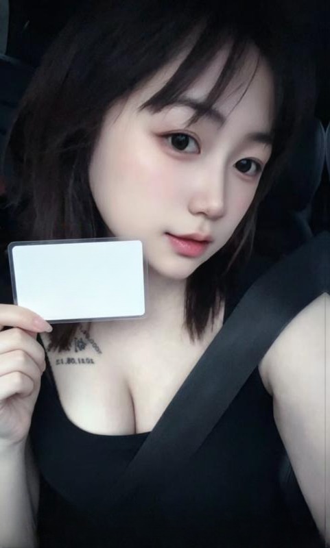 上城前凸后翘小骚货