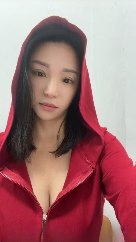 戴眼镜的大奶骚妇 图 3