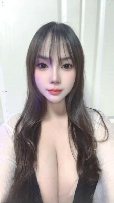 雁塔雪白大胸丽莎