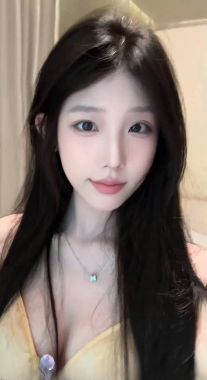 苗条紧逼大奶小骚妹