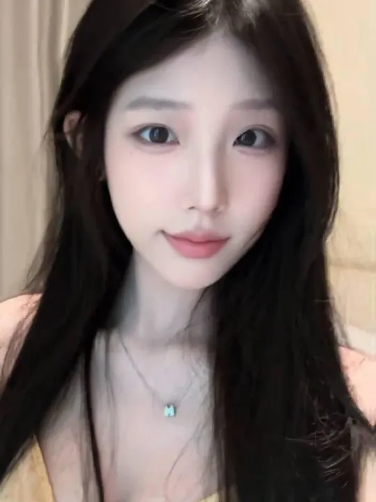 苗条紧逼大奶小骚妹