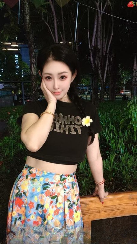 罗湖性感红酒妹