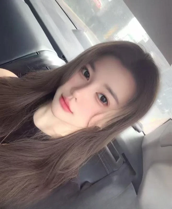 E杯可舌吻的依依 图 2