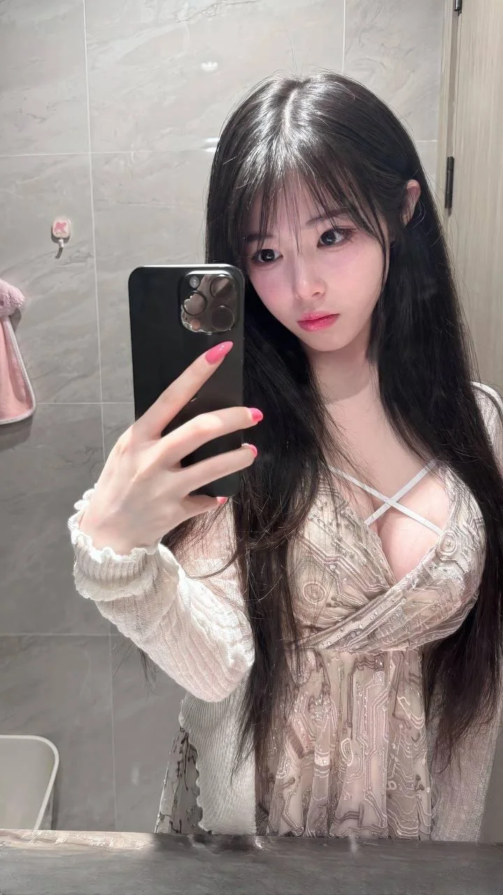 服务系一线天大奶妹
