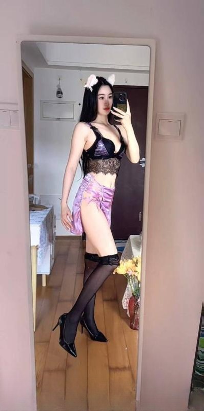 体验舌吻长腿妹子 图 3