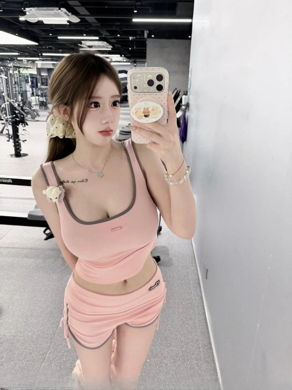 兼职小姐姐肤白貌美 图 2