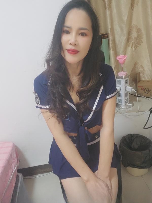 白云梅花园长腿御姐