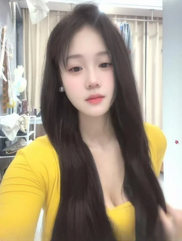 身材苗条性感老师 图 3