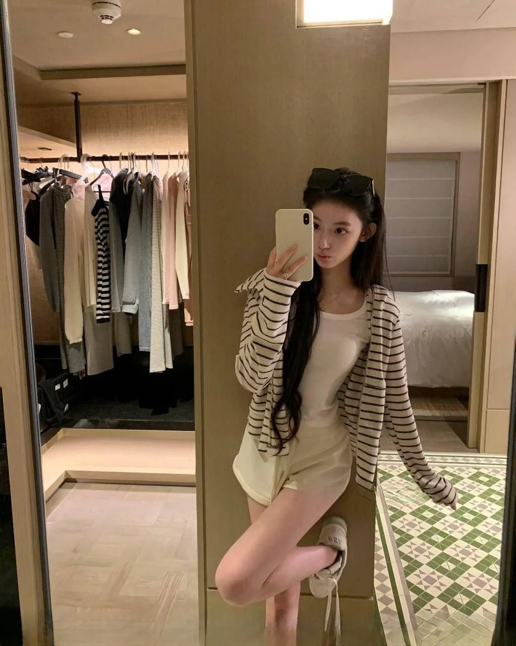 一摸出水很闷骚