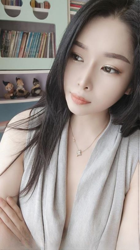 龙华风骚肥臀小妮