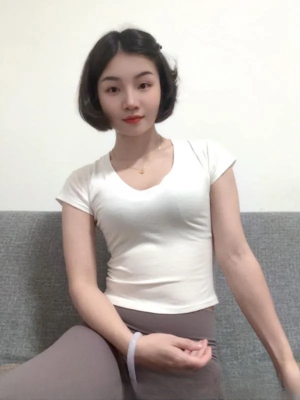 腰细屁股大兼职小姐姐