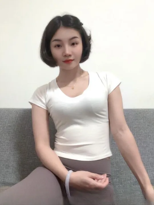 腰细屁股大兼职小姐姐