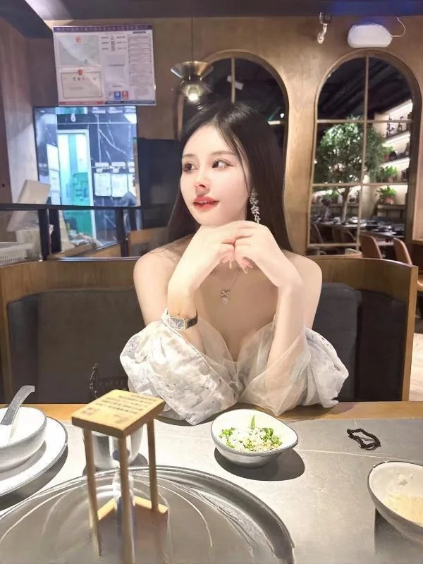 萝莉感美女 图 3