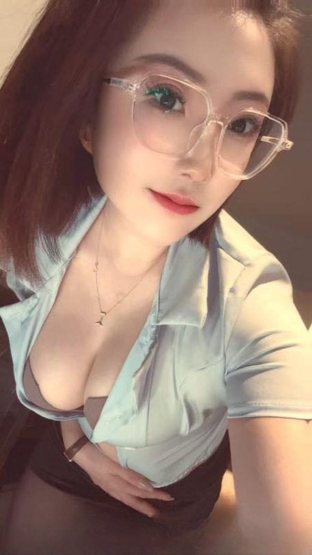 青岛戴眼镜的小骚货 图 3