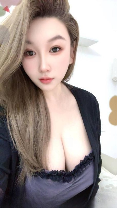 反食明德门大奶妹