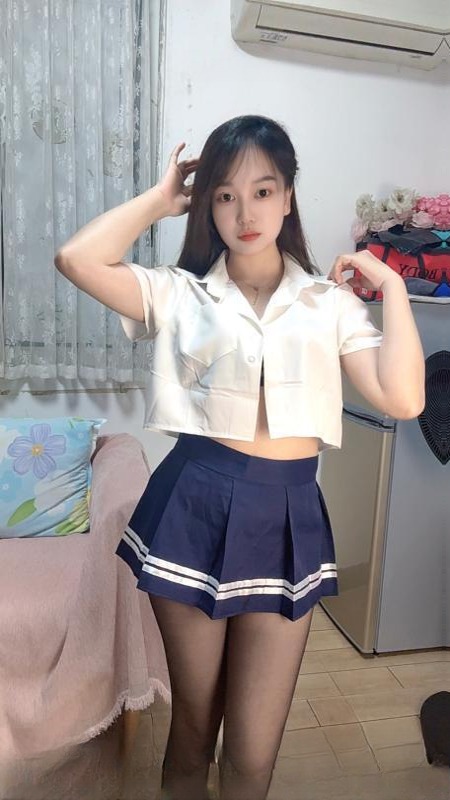 白云制服骚妹 图 2