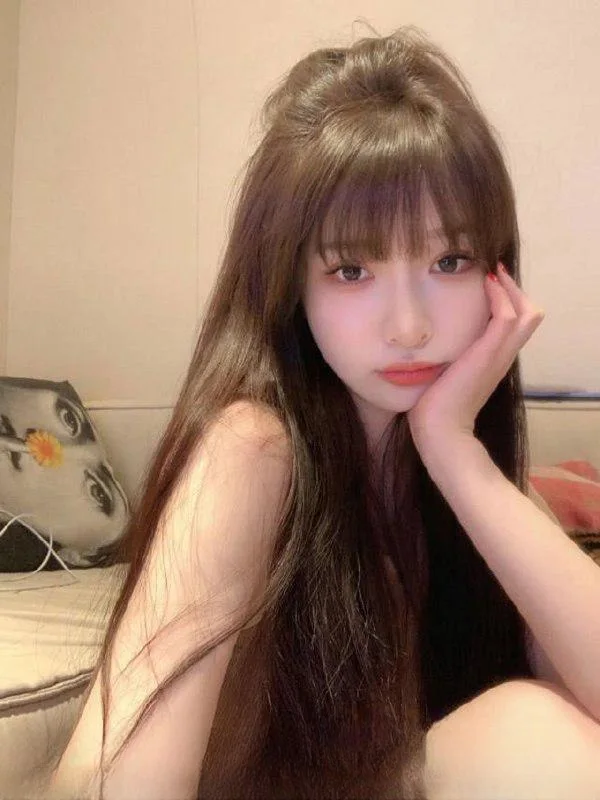 裸吹妩媚学生妹