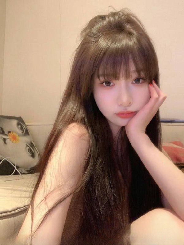 裸吹妩媚学生妹