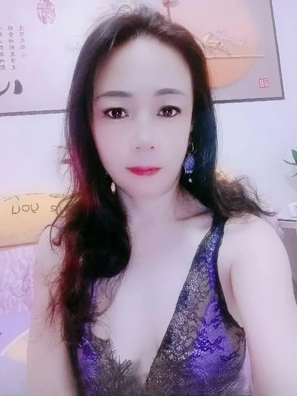 苗条骚熟女 图 3