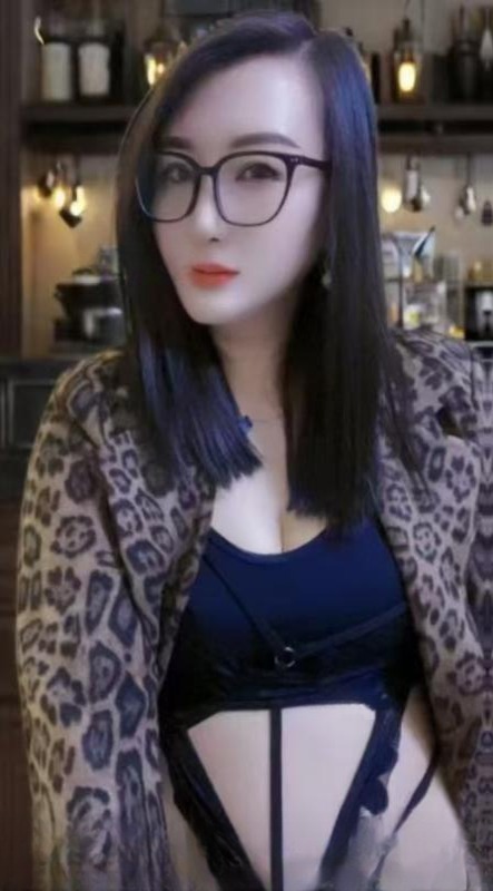 合肥眼镜姐
