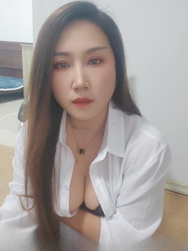 梅花园气质少妇