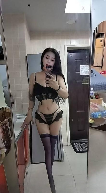 风骚性感大胸姐姐 图 3