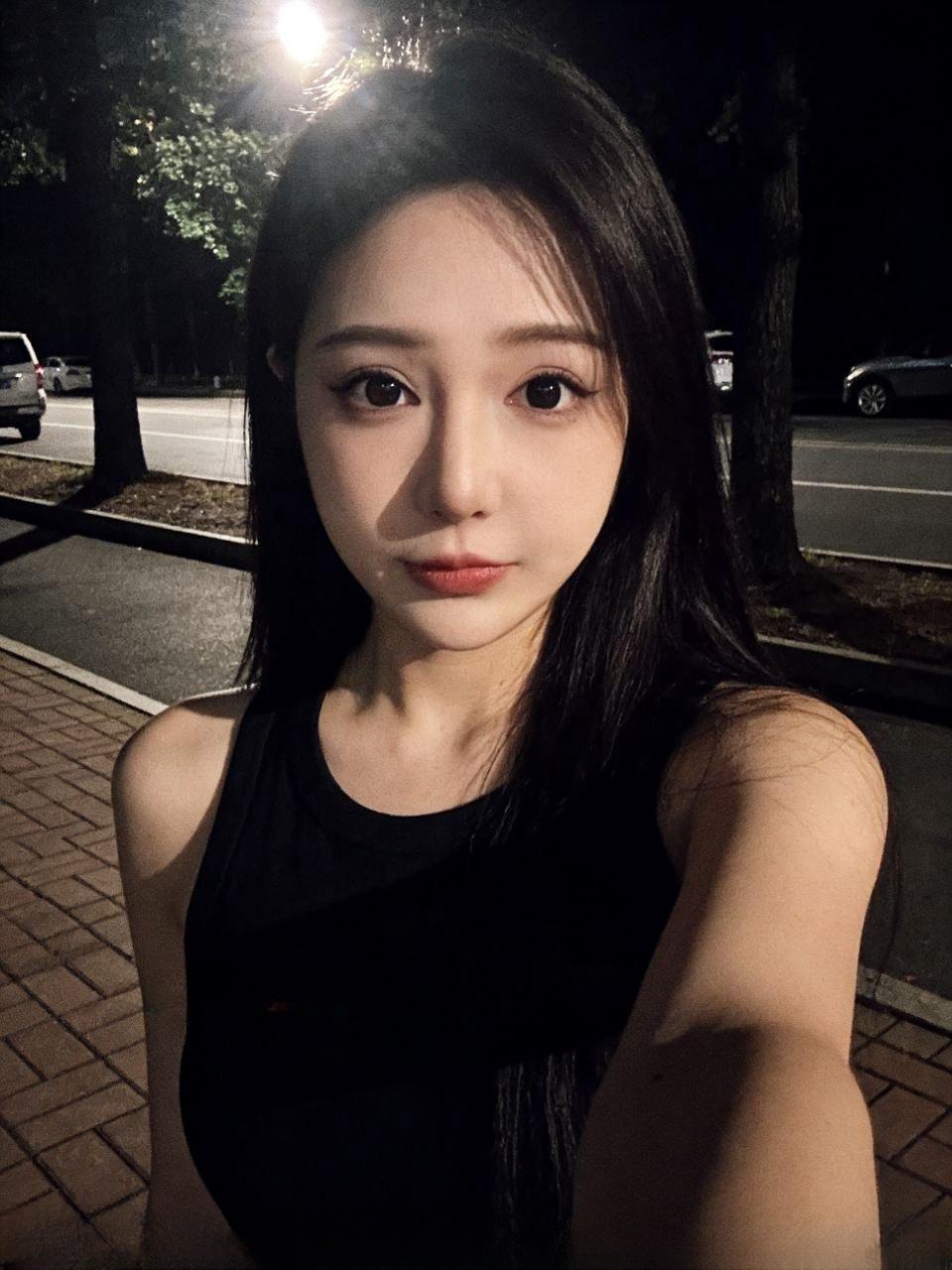 三通巨乳兼职小妹 图 2