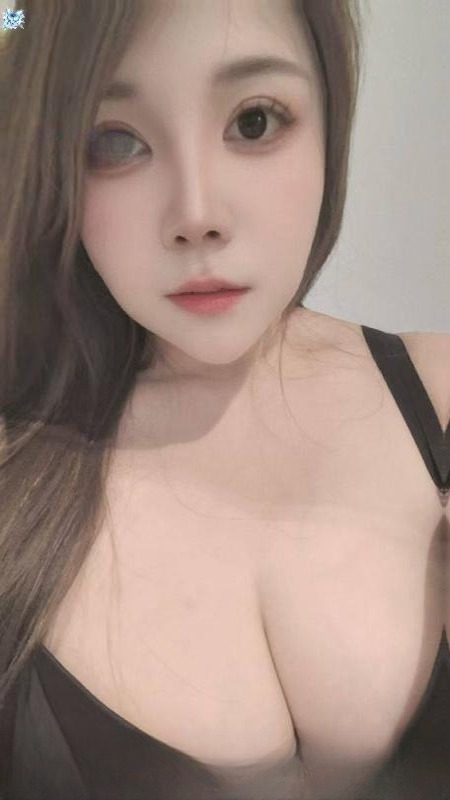 纯舌口吹舔性感大奶妹 图 2