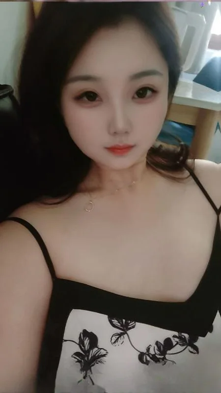 返食偷情人妻骚逼 图 3