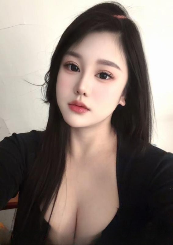 秦淮巨乳美女