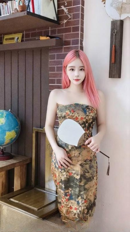身材性感大胸颜值老师 图 3