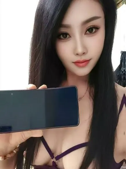 韵味十足火辣少妇