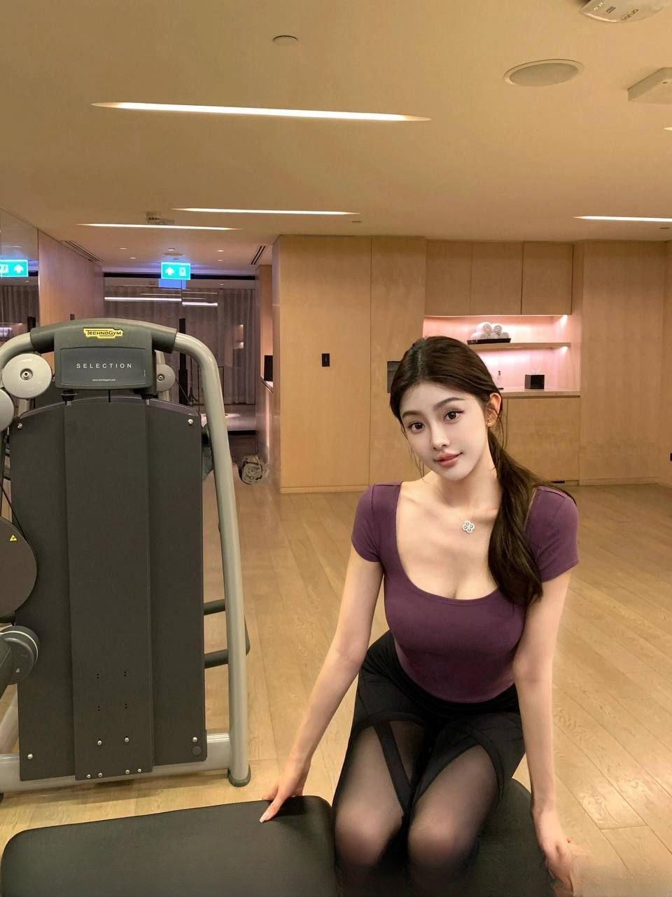 白嫩爆乳美 图 2