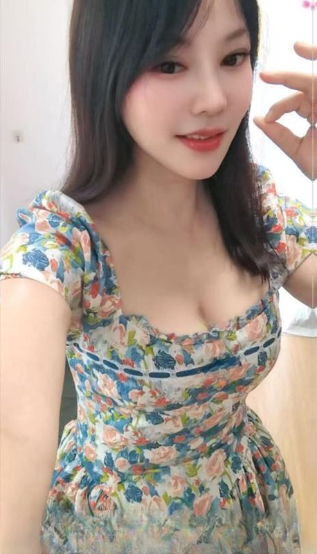 滑嫩肤白大胸小英 图 3