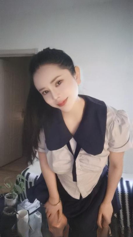 火辣制服少妇 图 2