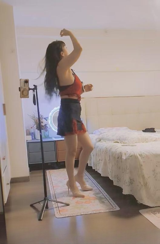 颜射丝足淫妻 图 3