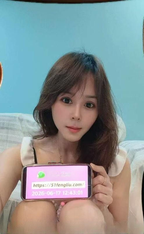 厕所后入大乳嫩妹 图 4