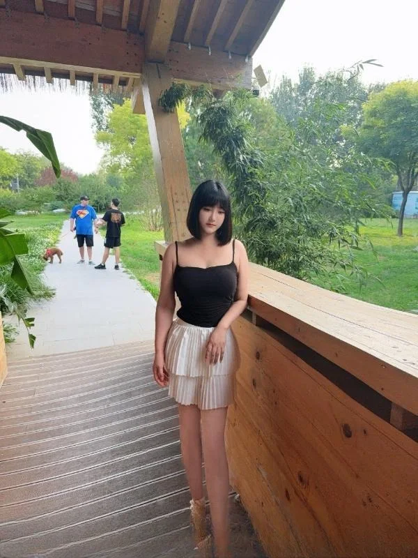 甜美短发大胸小姐姐 图 3
