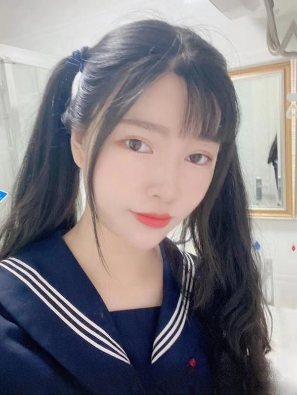 南京南站清纯美少女 图 2