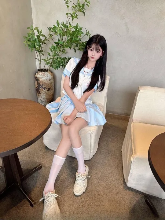 白虎粉逼小可爱