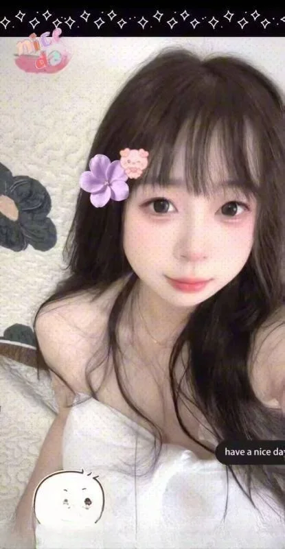 大胸性感美少女 图 2