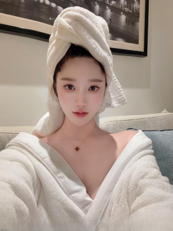 肤白貌美气质女友悠悠 图 2