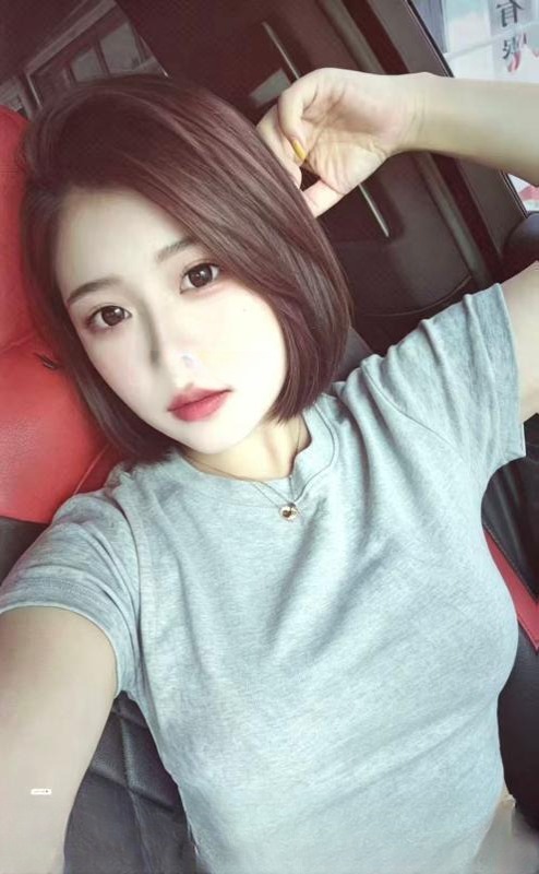 短发韵味轻少妇
