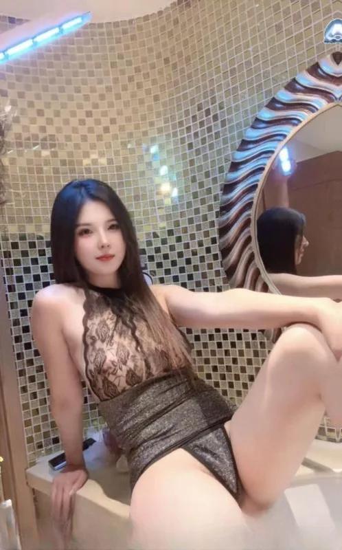 上城性感翘臀美美 图 4