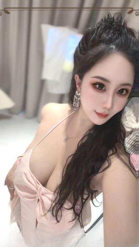 性感爆乳装小妃老师 图 3